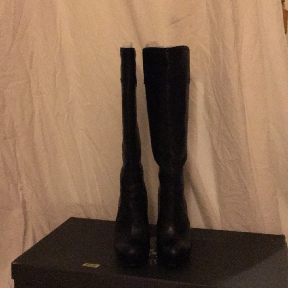 Vince Camuto black boots size 7